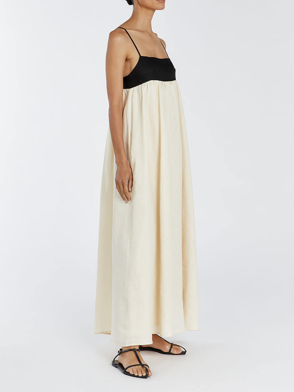 Schwarz-weißes Maxikleid mit lockerem Hosenträger-Patchwork